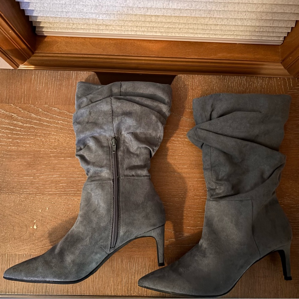 NWOB Alfani Lissa Faux Suede Light Gray Slouchy Women's Boots -Sz 9.5 - Picture 3 of 9